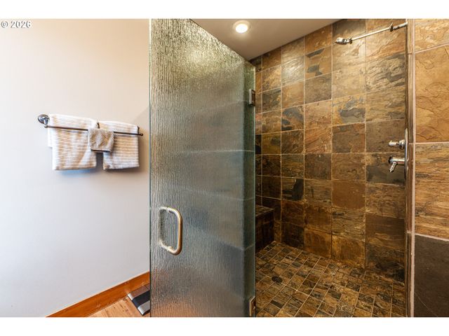 1749 22ND St, Hood River, OR 97031