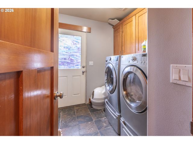 1749 22ND St, Hood River, OR 97031