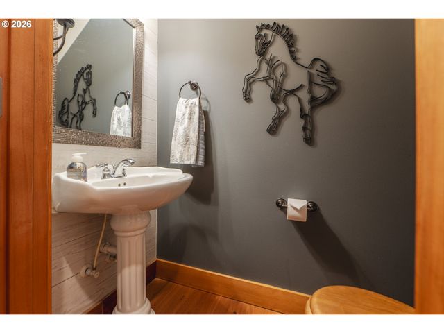 1749 22ND St, Hood River, OR 97031