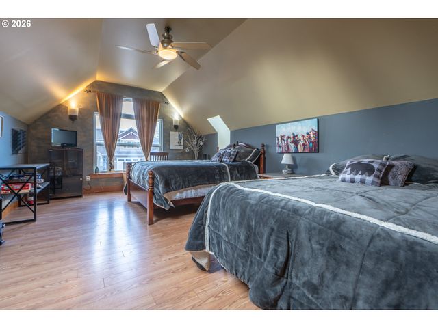 1749 22ND St, Hood River, OR 97031