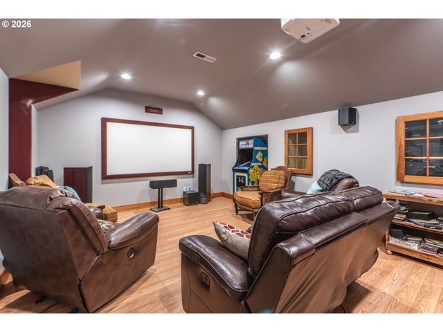 1749 22ND St, Hood River, OR 97031