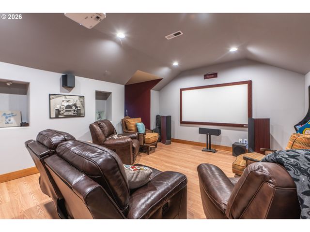 1749 22ND St, Hood River, OR 97031