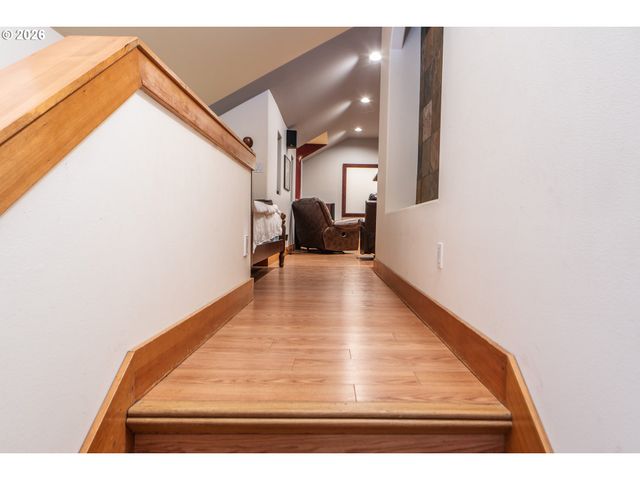 1749 22ND St, Hood River, OR 97031