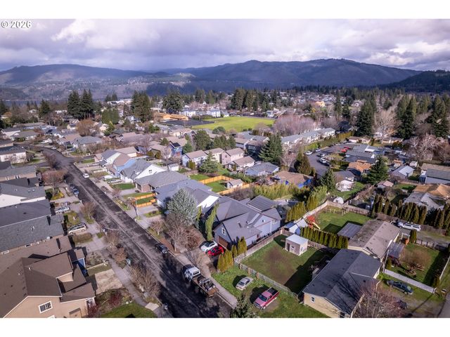 1749 22ND St, Hood River, OR 97031