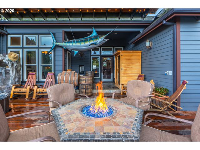 1749 22ND St, Hood River, OR 97031