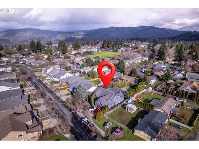 1749 22ND St, Hood River, OR 97031