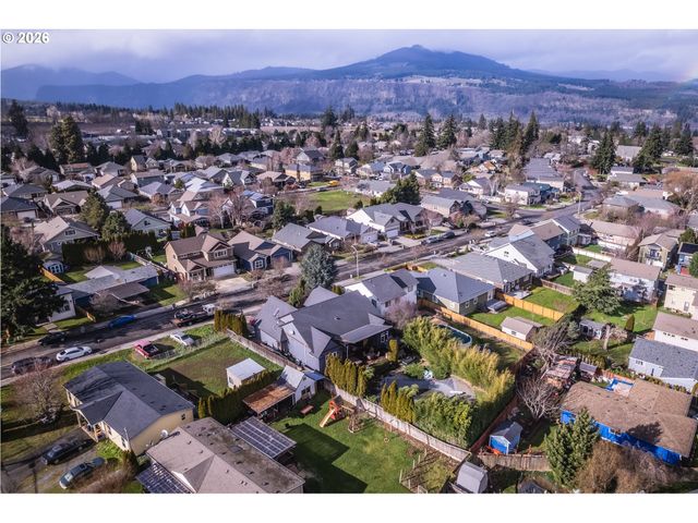 1749 22ND St, Hood River, OR 97031