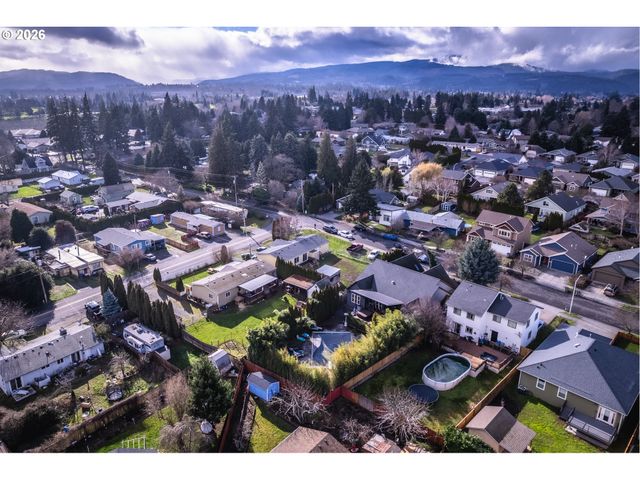 1749 22ND St, Hood River, OR 97031