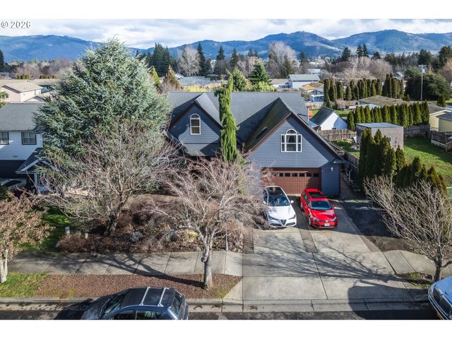 1749 22ND St, Hood River, OR 97031