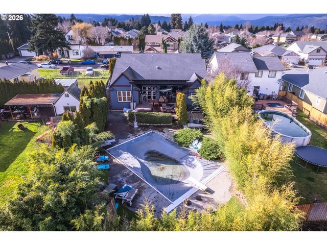 1749 22ND St, Hood River, OR 97031