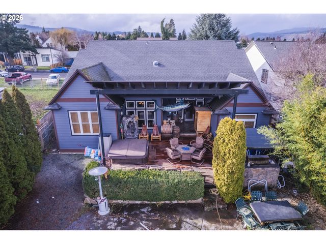 1749 22ND St, Hood River, OR 97031