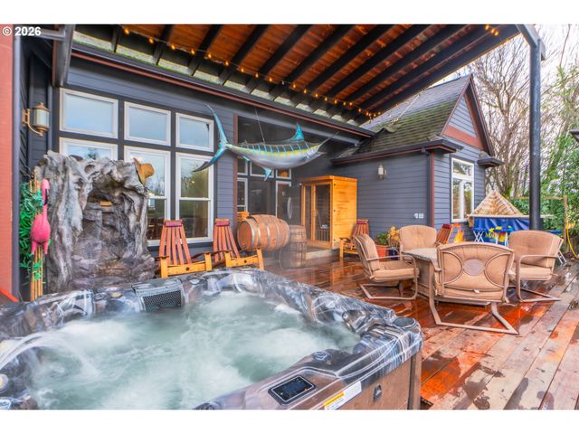 1749 22ND St, Hood River, OR 97031