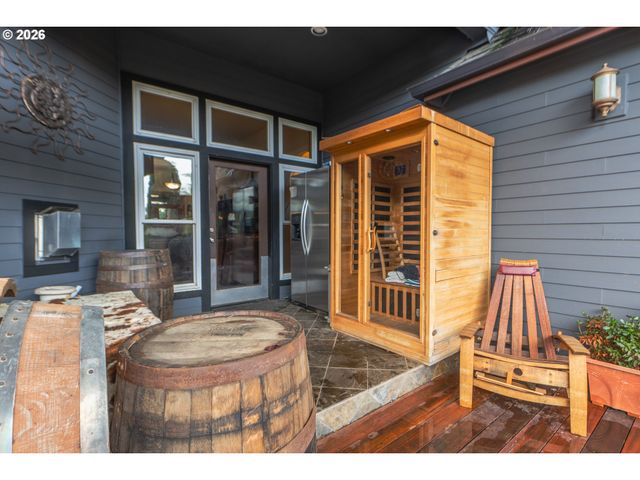 1749 22ND St, Hood River, OR 97031