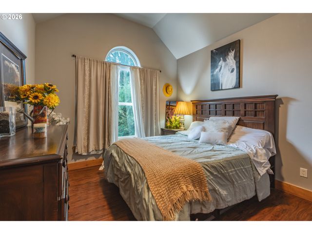 1749 22ND St, Hood River, OR 97031