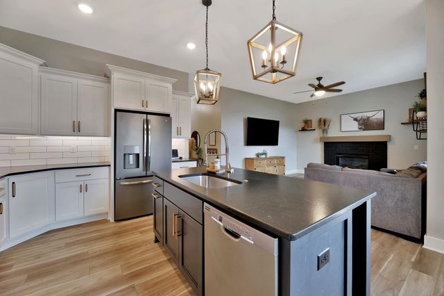 1280 Countrywalk, Rose Hill, KS 67133