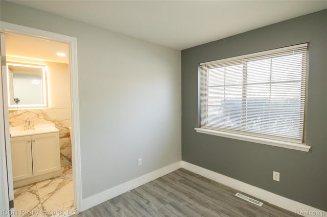 17700 Koogler Street, Clinton Charter Township, MI 48038