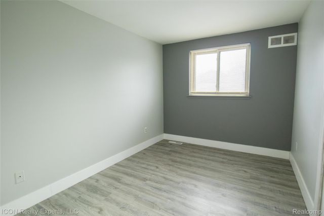 17700 Koogler Street, Clinton Charter Township, MI 48038