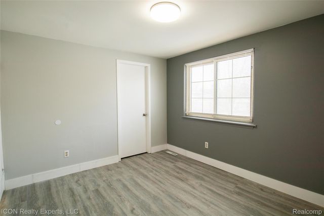 17700 Koogler Street, Clinton Charter Township, MI 48038