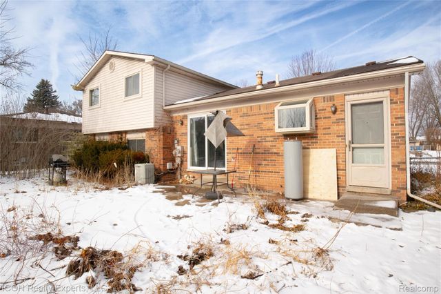 17700 Koogler Street, Clinton Charter Township, MI 48038