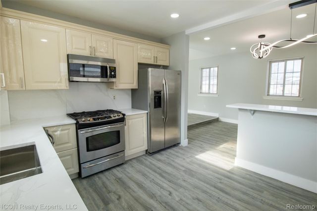 17700 Koogler Street, Clinton Charter Township, MI 48038