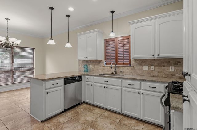 7053 Pelican Crossing Dr, Gonzales, LA 70737