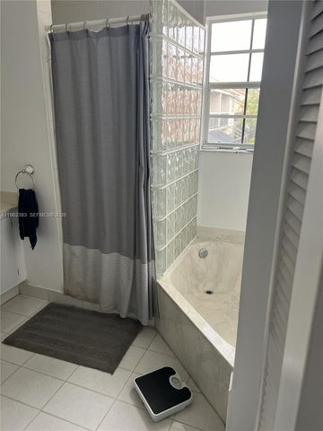 3535 Magellan Cir 524, Aventura, FL 33180