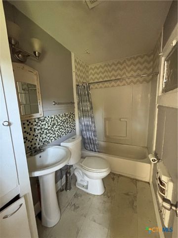 122 Parker Street, Port Lavaca, TX 77979
