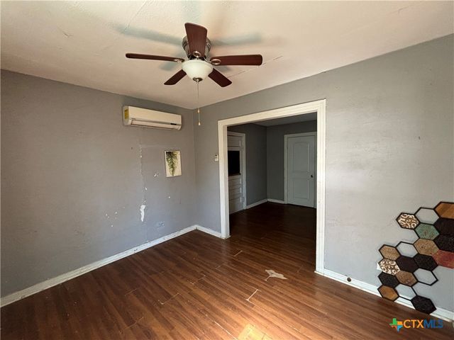 122 Parker Street, Port Lavaca, TX 77979