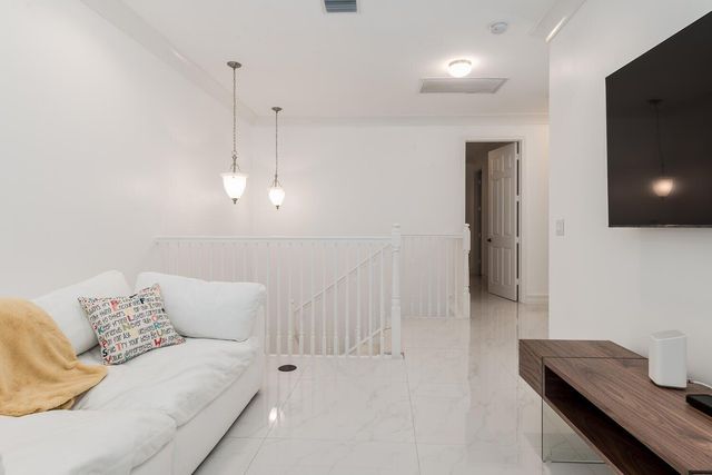 8092 Lemon Serpentine Lane, Delray Beach, FL 33446
