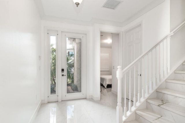 8092 Lemon Serpentine Lane, Delray Beach, FL 33446