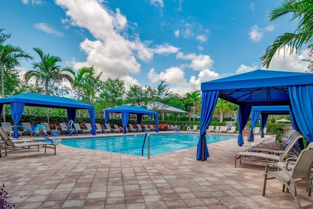 8092 Lemon Serpentine Lane, Delray Beach, FL 33446