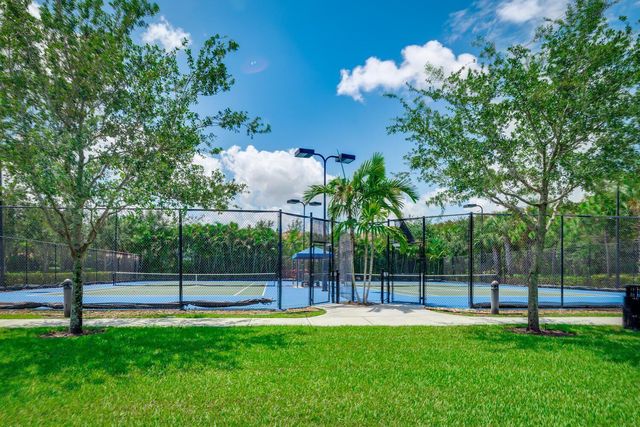 8092 Lemon Serpentine Lane, Delray Beach, FL 33446