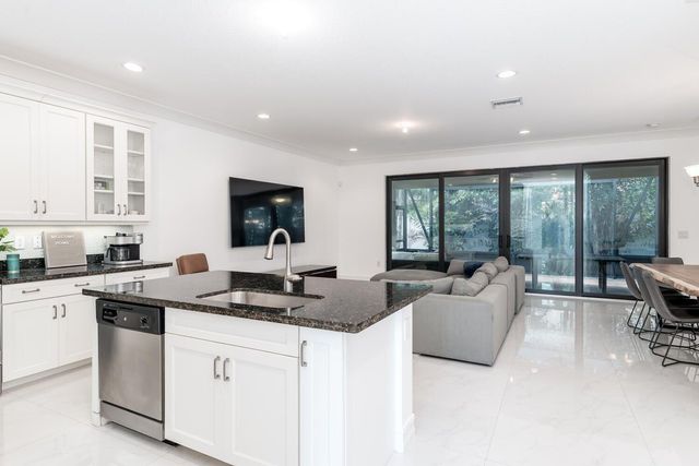 8092 Lemon Serpentine Lane, Delray Beach, FL 33446