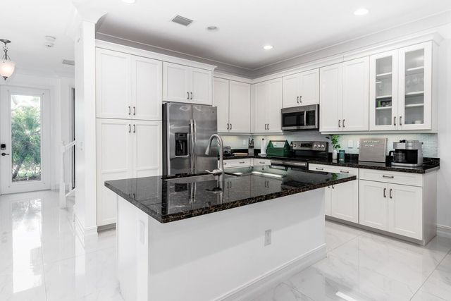 8092 Lemon Serpentine Lane, Delray Beach, FL 33446