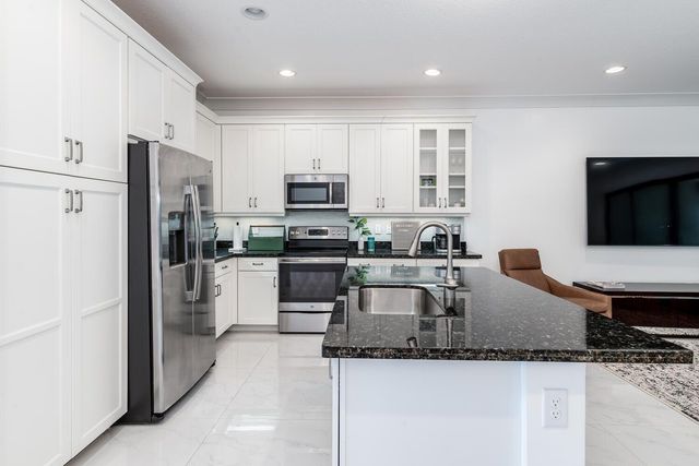 8092 Lemon Serpentine Lane, Delray Beach, FL 33446