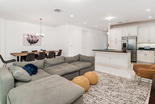 8092 Lemon Serpentine Lane, Delray Beach, FL 33446
