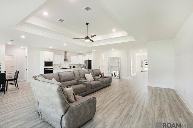 12755 Legacy Oaks Avenue, Central, LA 70818