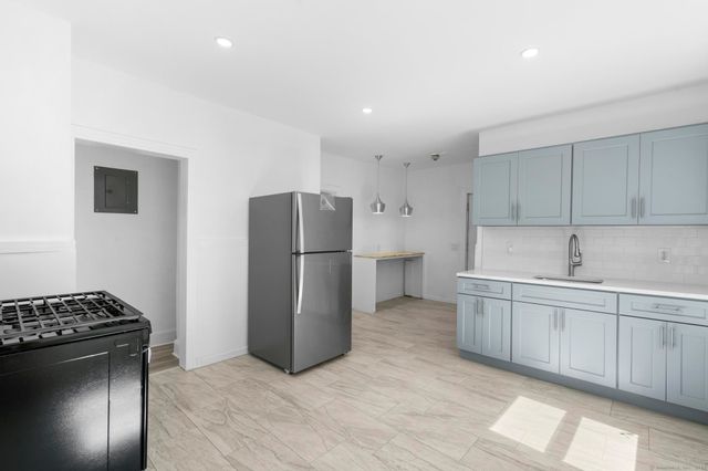 95 Oak Street, Waterbury, CT 06704