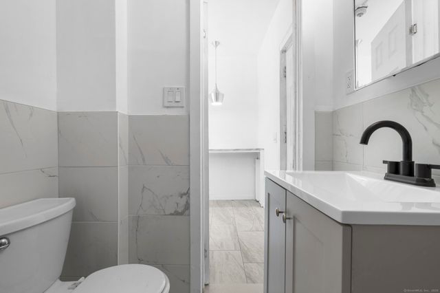 95 Oak Street, Waterbury, CT 06704