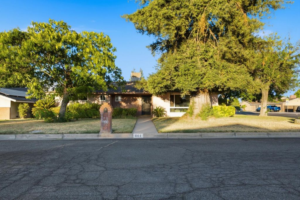 Image 1 of property listing at 601 Williams Avenue, Madera, CA 93637