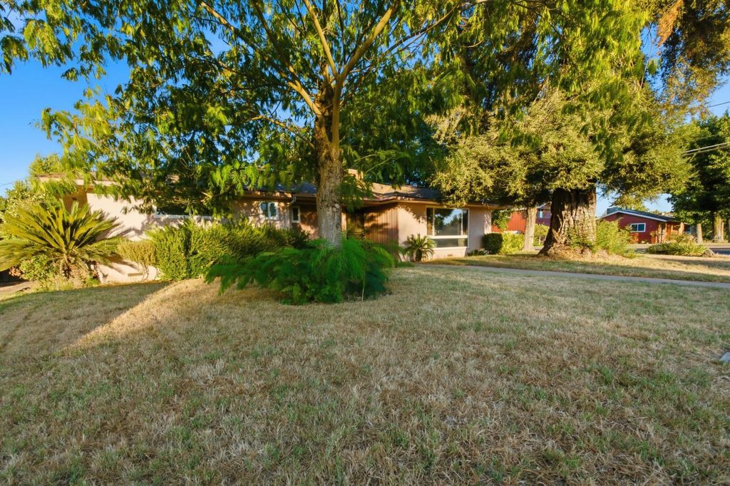 Image 3 of property listing at 601 Williams Avenue, Madera, CA 93637