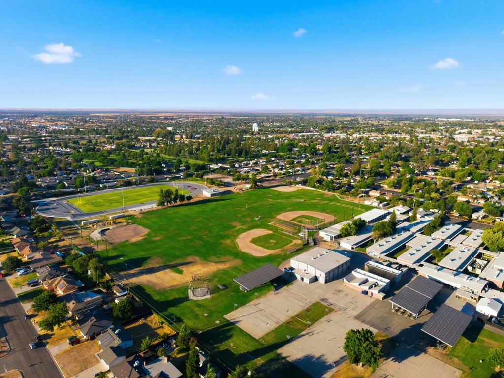 Image 33 of property listing at 601 Williams Avenue, Madera, CA 93637