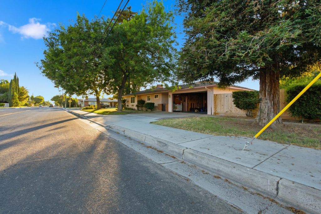 Image 5 of property listing at 601 Williams Avenue, Madera, CA 93637