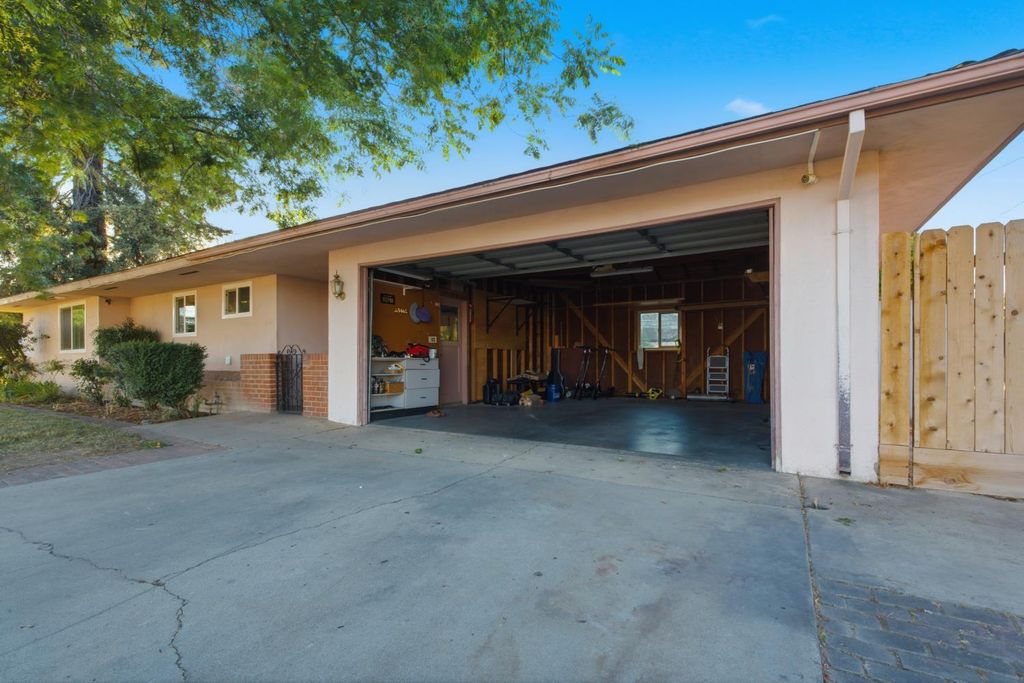 Image 6 of property listing at 601 Williams Avenue, Madera, CA 93637