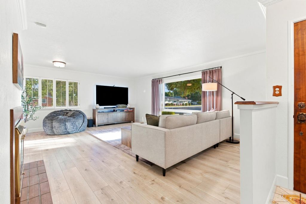Image 7 of property listing at 601 Williams Avenue, Madera, CA 93637