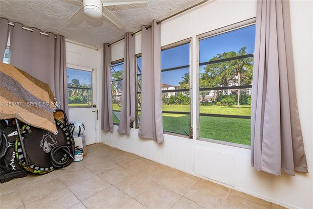 9355 SW 8th St 105, Boca Raton, FL 33428