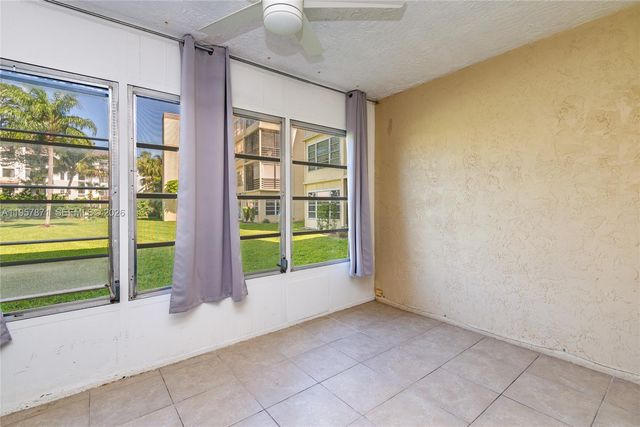 9355 SW 8th St 105, Boca Raton, FL 33428