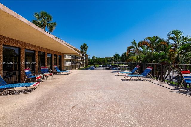 9355 SW 8th St 105, Boca Raton, FL 33428