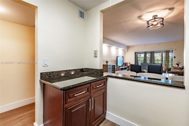 9355 SW 8th St 105, Boca Raton, FL 33428