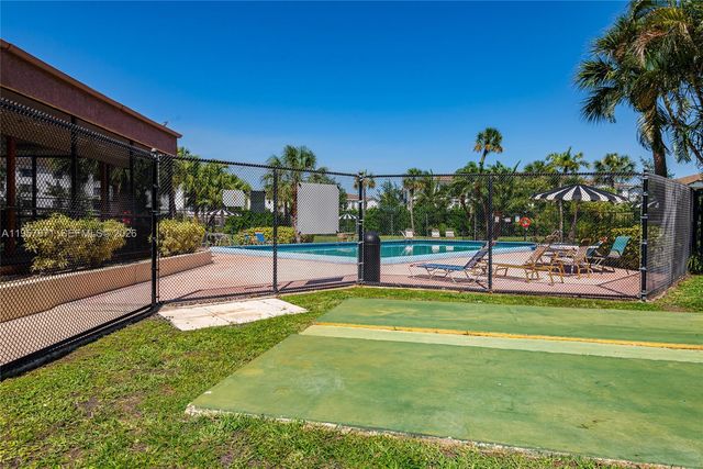 9355 SW 8th St 105, Boca Raton, FL 33428